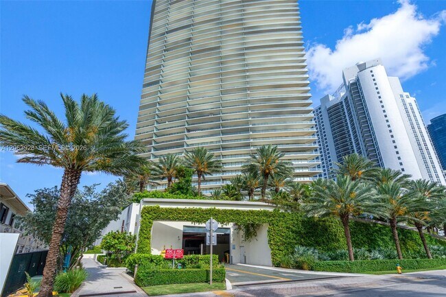 Building Photo - 18975 Collins Ave