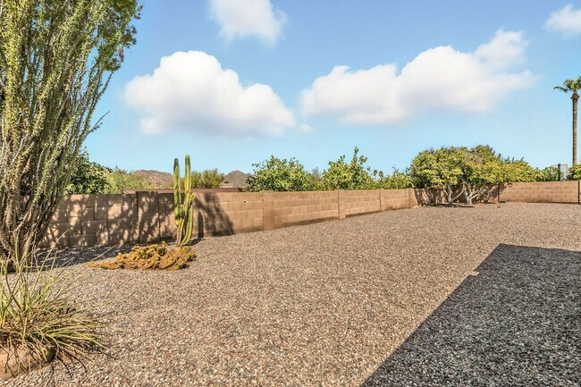 Building Photo - Beautiful 3 bed, 2 bath w/ bonus Room, loc...
