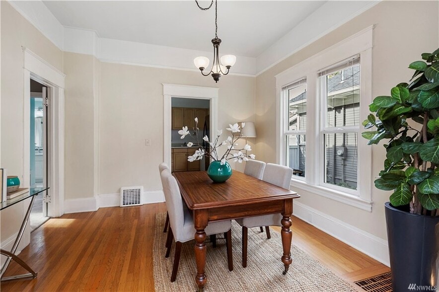 Building Photo - 5511 Brooklyn Ave NE