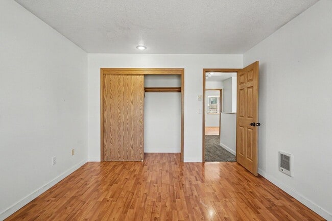 Building Photo - 5260-5262 Springcrest Drive