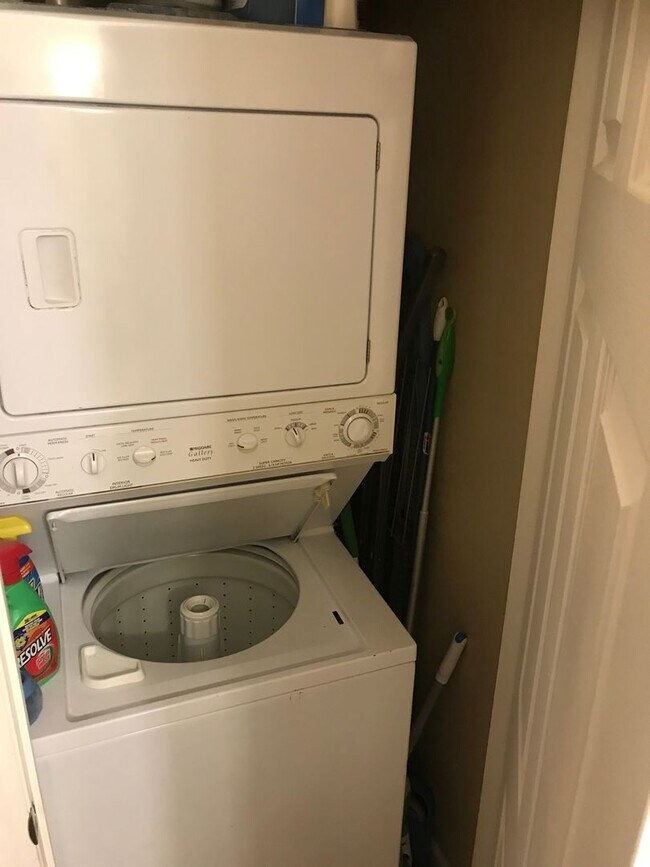 Building Photo - Reed Drive