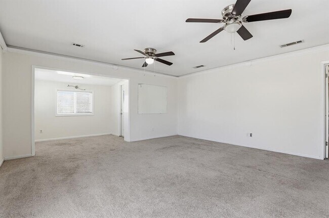 Building Photo - 128 Skyview Terrace