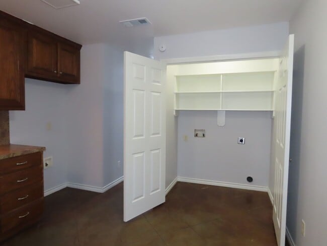 Building Photo - Whitehouse ISD -3 Bedroom, 2 Bath Duplex