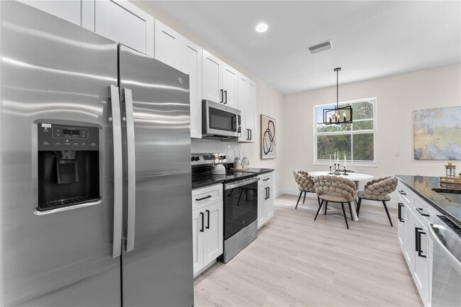 Building Photo - 2503 Dumont Ln