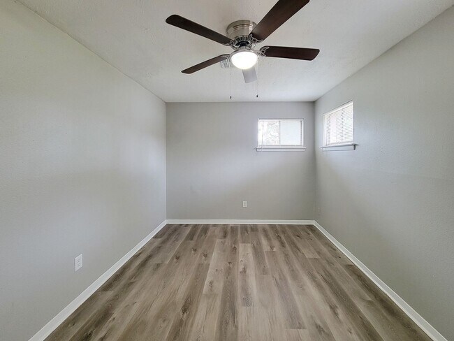 Building Photo - REMODELED 3 BEDROOM LEASE HOME WITH ALL THE UPGRADES THROUGHOUT. COME TAKE A LOOK AT THIS