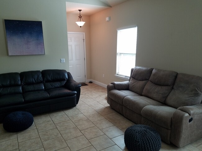 Building Photo - 9708 Brookstone Way