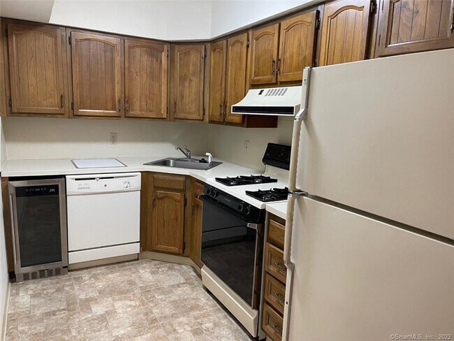 Building Photo - 787 Farmington Ave