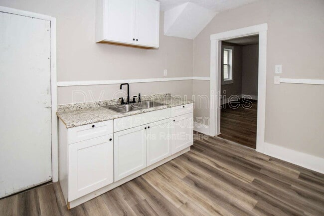 Building Photo - 2947 E 57th St