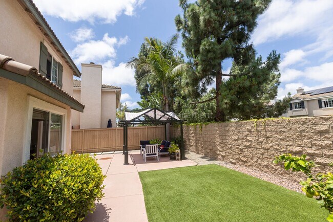 Building Photo - Gorgeous upgraded 4 bed 2.5 bath 2,216 sqft home with Remodeled Kitchen, Hardwood Floors, Tesla S...