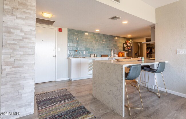 Building Photo - 805 4th Ave