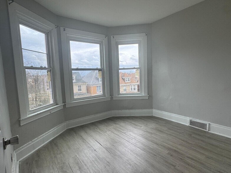 Building Photo - 1514 Fallowfield Ave