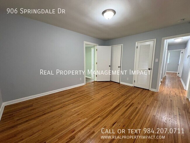 Building Photo - 906 Springdale Dr