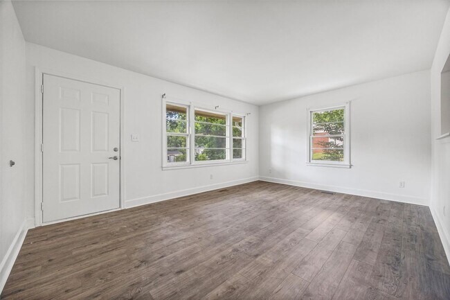 Building Photo - 3714 Carlyle Dr