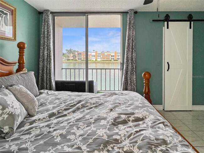 Building Photo - 7645 Sun Island Dr S