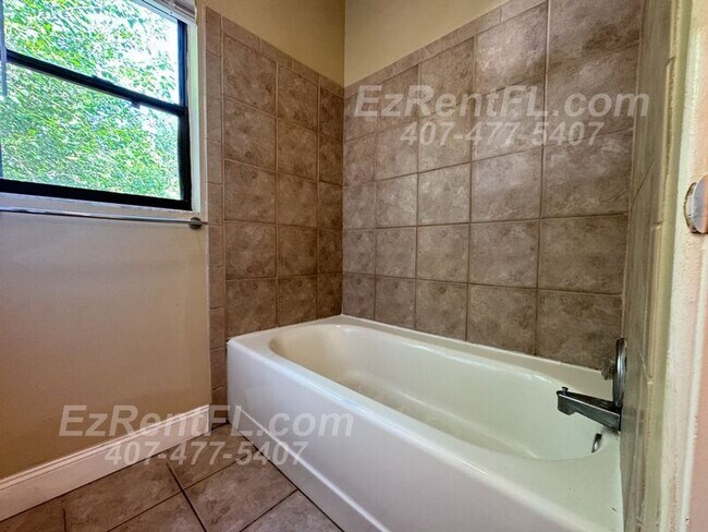 Building Photo - 616 Woodling Pl