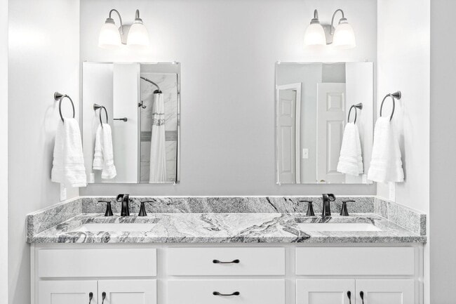 Building Photo - Pet Friendly in Rossview!