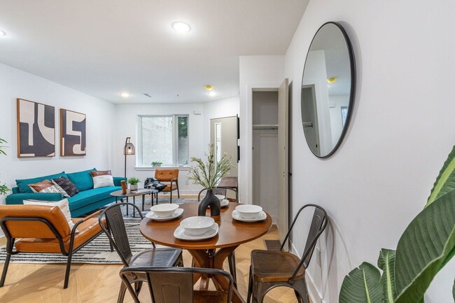 Building Photo - 609 S Orianna St