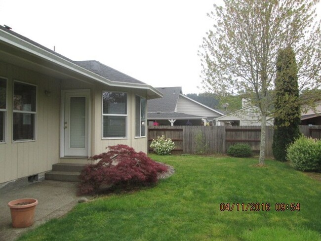 Building Photo - Wonderful 3 bedroom 2 bath home with garag...