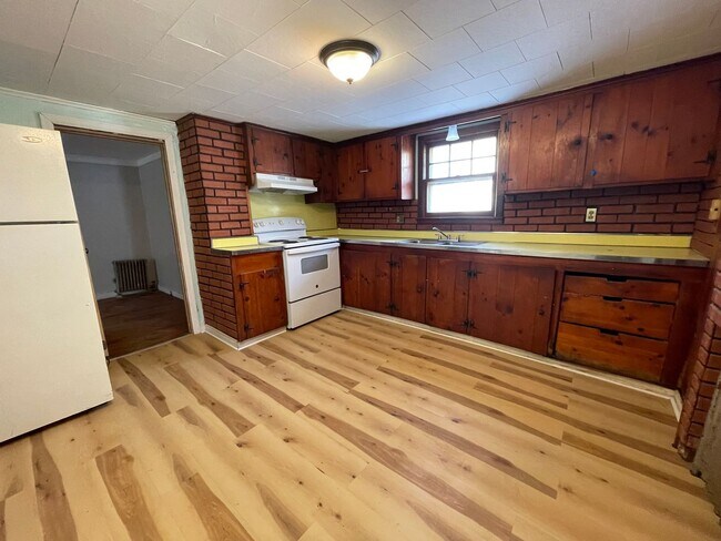 Building Photo - 147 Dewey Ave