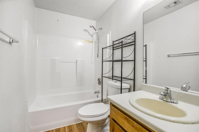 Building Photo - 11948 Sunhillow Bend