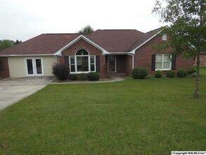 Building Photo - 145 Chanel Dr