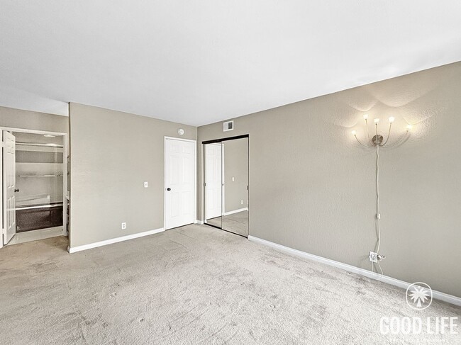 Building Photo - Inviting 1B/1.5BA Condo with Balcony in Cortez Hill