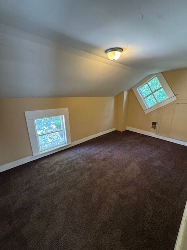 Building Photo - 1432 Huestis Ave