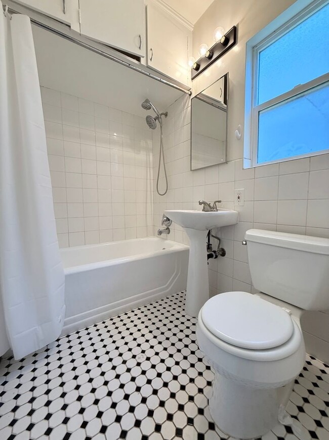 Building Photo - North Park 2/2+ Bonus room, garage and rea...