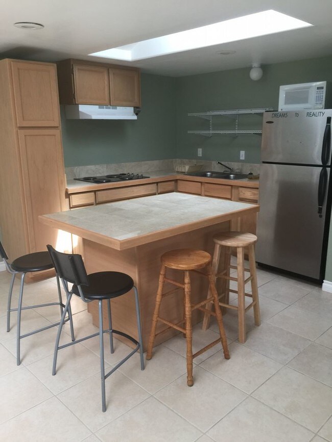 Building Photo - Adorable Clean Studio/ Mother-in-Law apt.