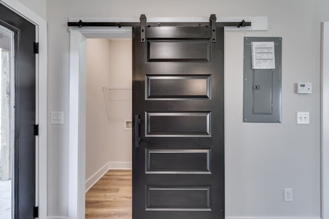 Building Photo - 319 Bledsoe St