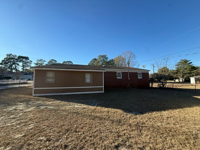 Building Photo - 2223 Carbine St