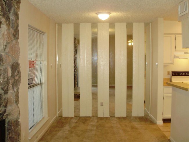 Building Photo - 17331 Red Oak Dr