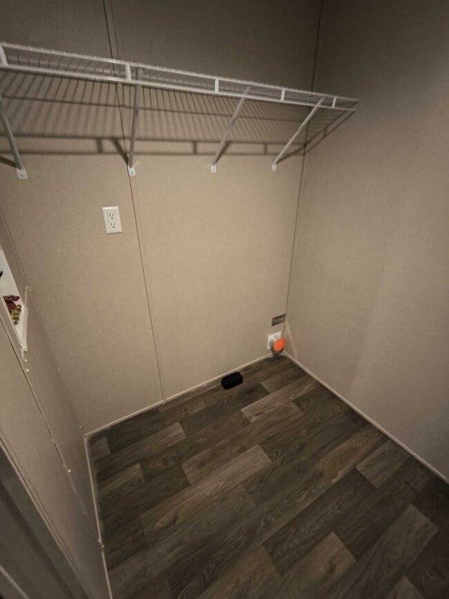 Building Photo - 112 Southlake Dr.