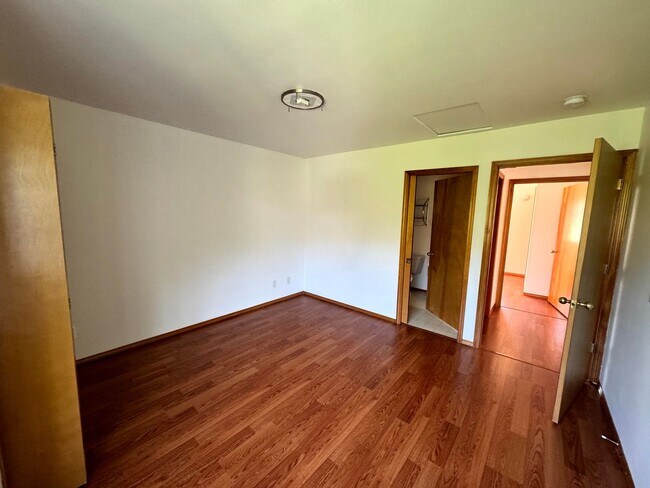 Building Photo - 1808 E Sunset Dr