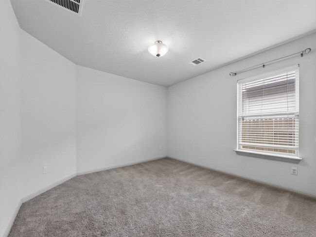 Building Photo - 125 Caterpillar Ln