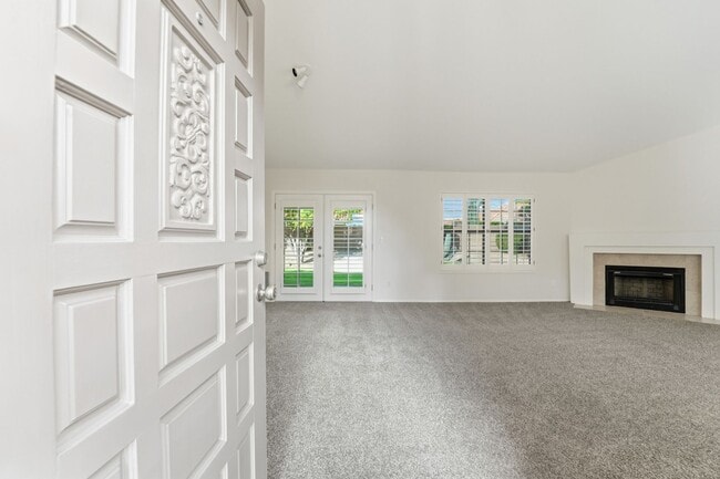 Building Photo - Beautiful 3 Bed/ 2.5 Bath Scottsdale Home I Near Kierland - Prime Location