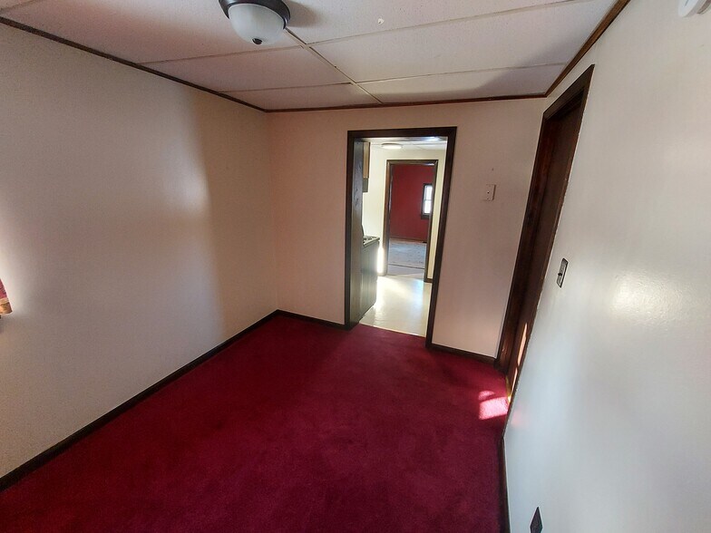 Dining room - 410 S Geyers Church Rd