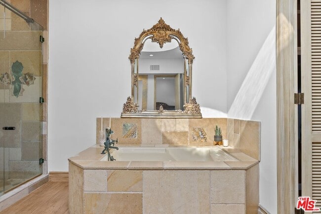 Building Photo - 605 N Hillcrest Rd