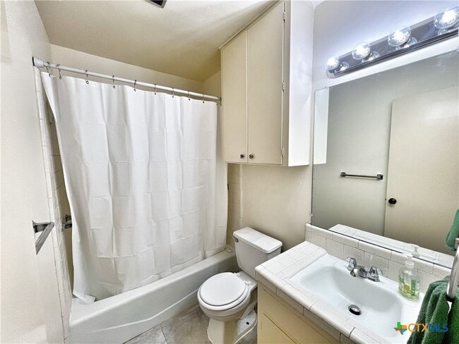 Building Photo - 343 Bobolink Dr