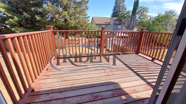 Building Photo - This is a large 4 bedroom, 3 bath SOLAR house with a bonus room upstairs