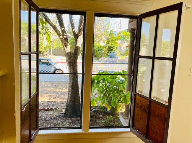 Primary Photo - 722 W California Ave