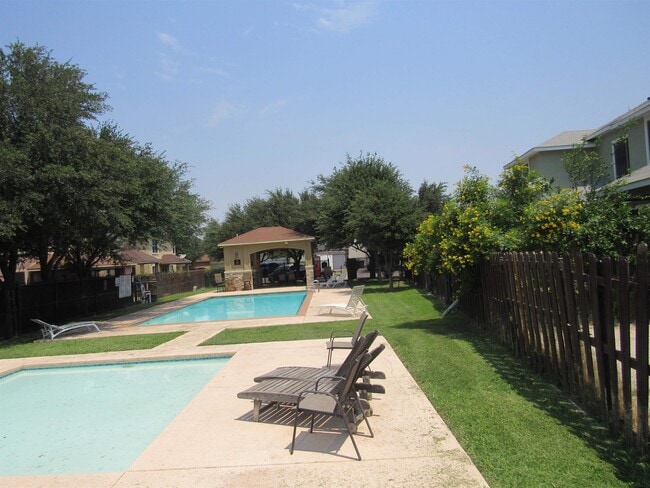 Building Photo - 9310 Albany Dr