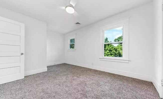 Building Photo - 515 S Dearborn Ave