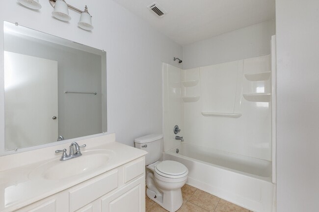 Building Photo - 7615 Greenwood Point Dr