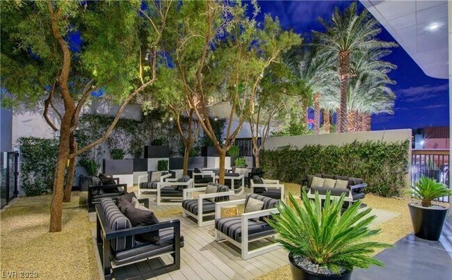 Building Photo - 4471 Dean Martin Dr