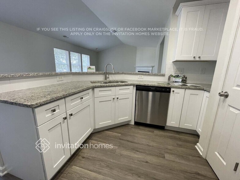 Building Photo - 721 Carly Court