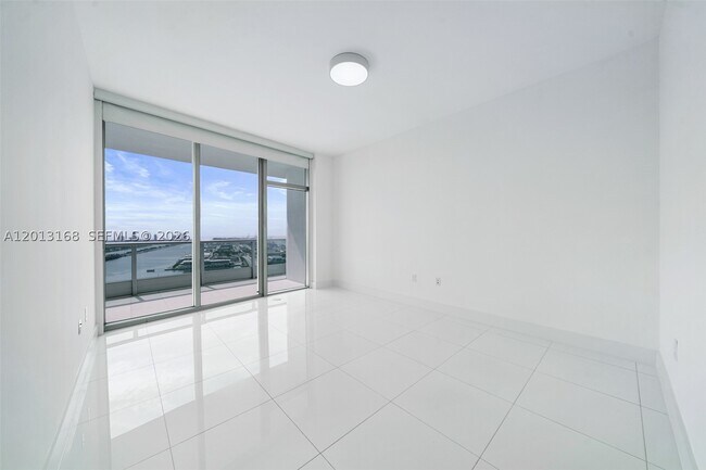 Building Photo - 900 Biscayne Blvd