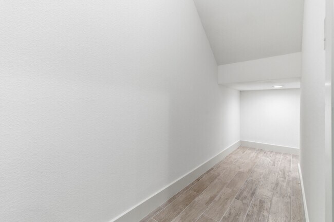 Building Photo - 3515 Country Club Blvd