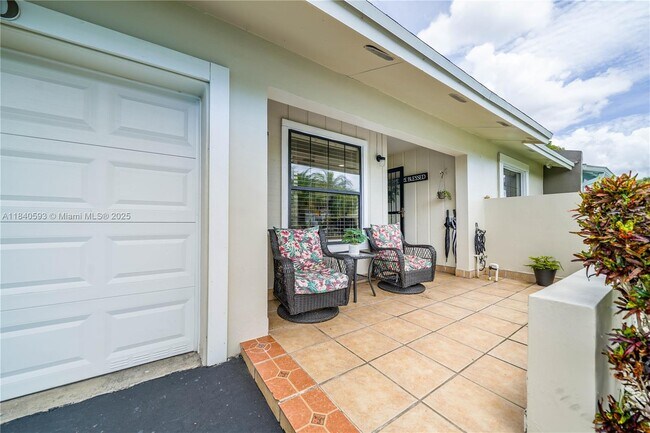 Building Photo - 5400 Lakewood Cir S