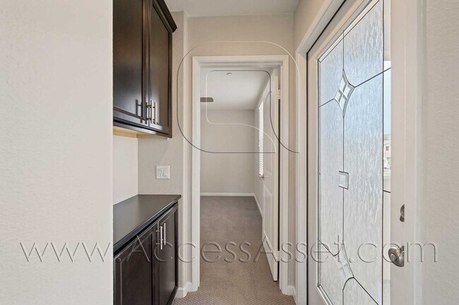 Building Photo - Stunning  Two-Story 4 Bed/3 Bath Home in B...